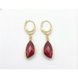 Forgyldte øreringe med Rød aflang facetslebet krystal vedhæng