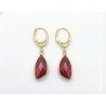 Forgyldte øreringe med Rød aflang facetslebet krystal vedhæng